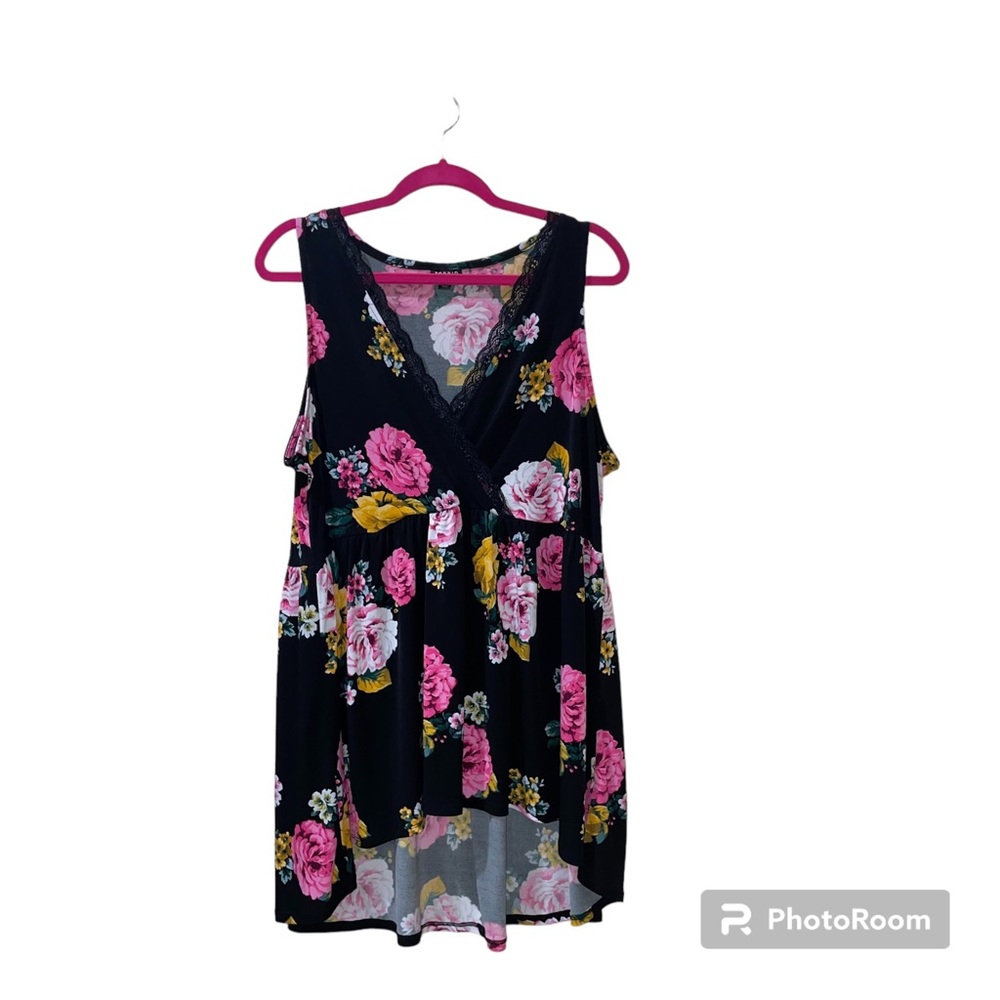 Torrid women’s size 2 (20) V-neck tank top Floral top polyester plus size